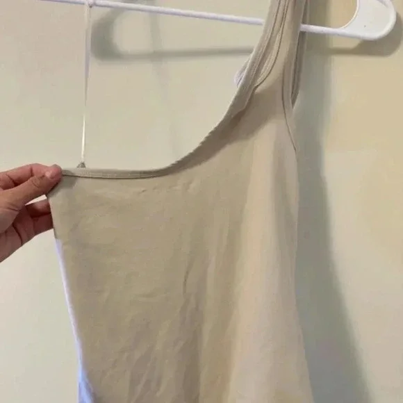 NWOT Abercrombie & Fitch Asymmetrical Cream Bodysuit - Picture 7 of 8